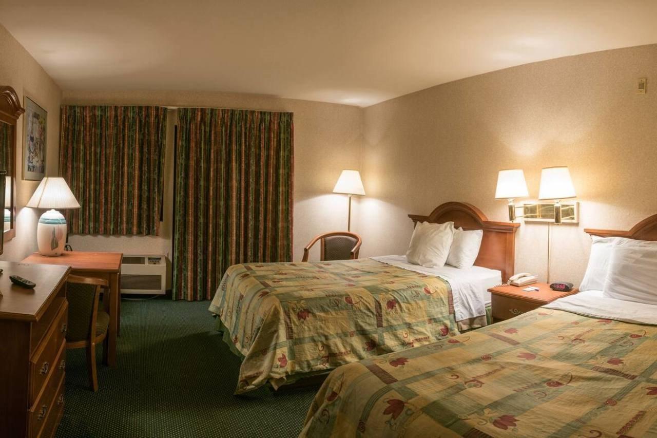 San Bernandino Inn & Suites サン・バーナディーノ エクステリア 写真