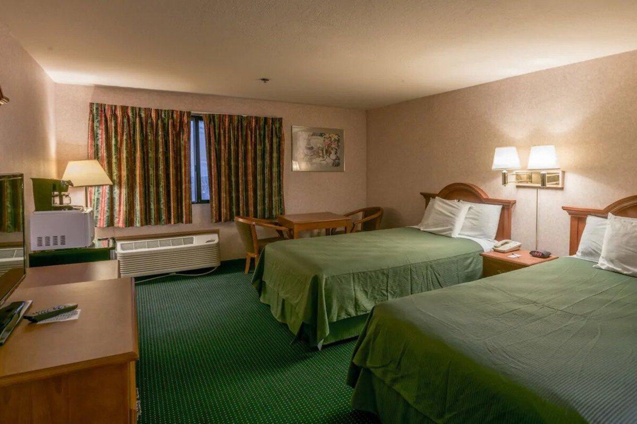 San Bernandino Inn & Suites サン・バーナディーノ エクステリア 写真