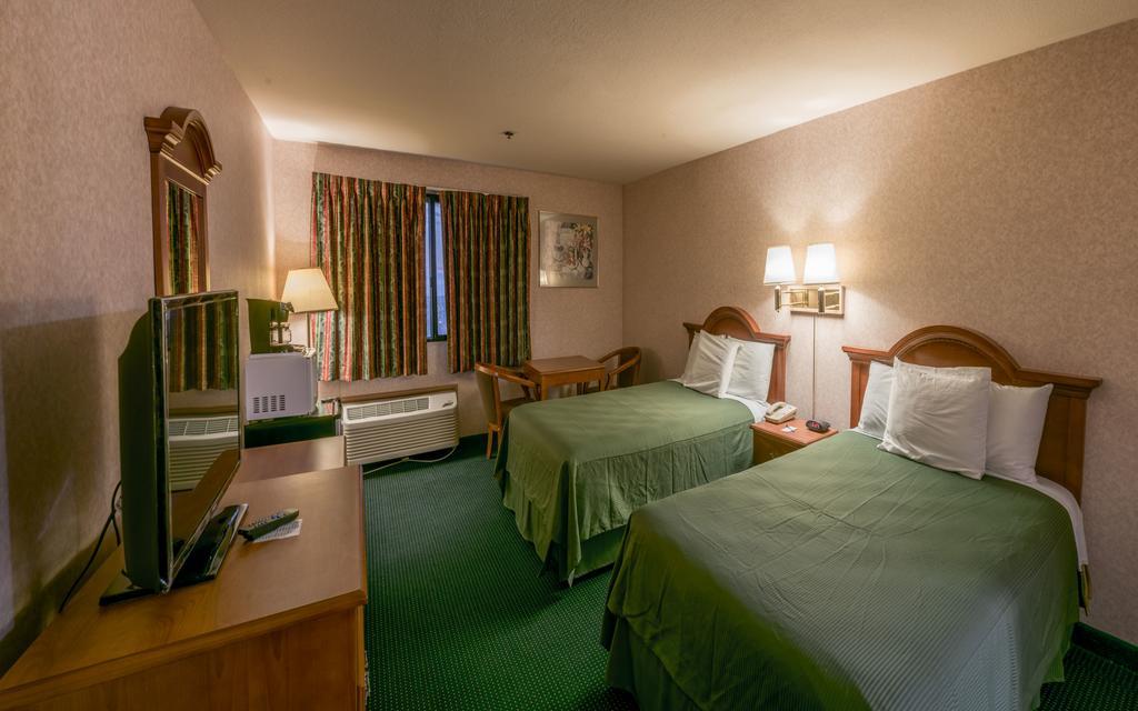 San Bernandino Inn & Suites サン・バーナディーノ エクステリア 写真