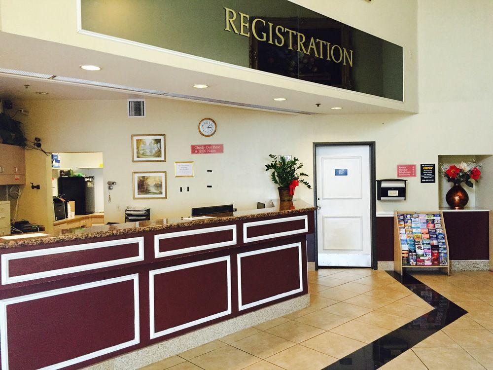 San Bernandino Inn & Suites サン・バーナディーノ エクステリア 写真