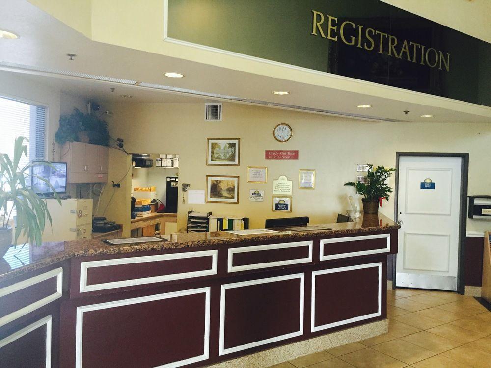 San Bernandino Inn & Suites サン・バーナディーノ エクステリア 写真