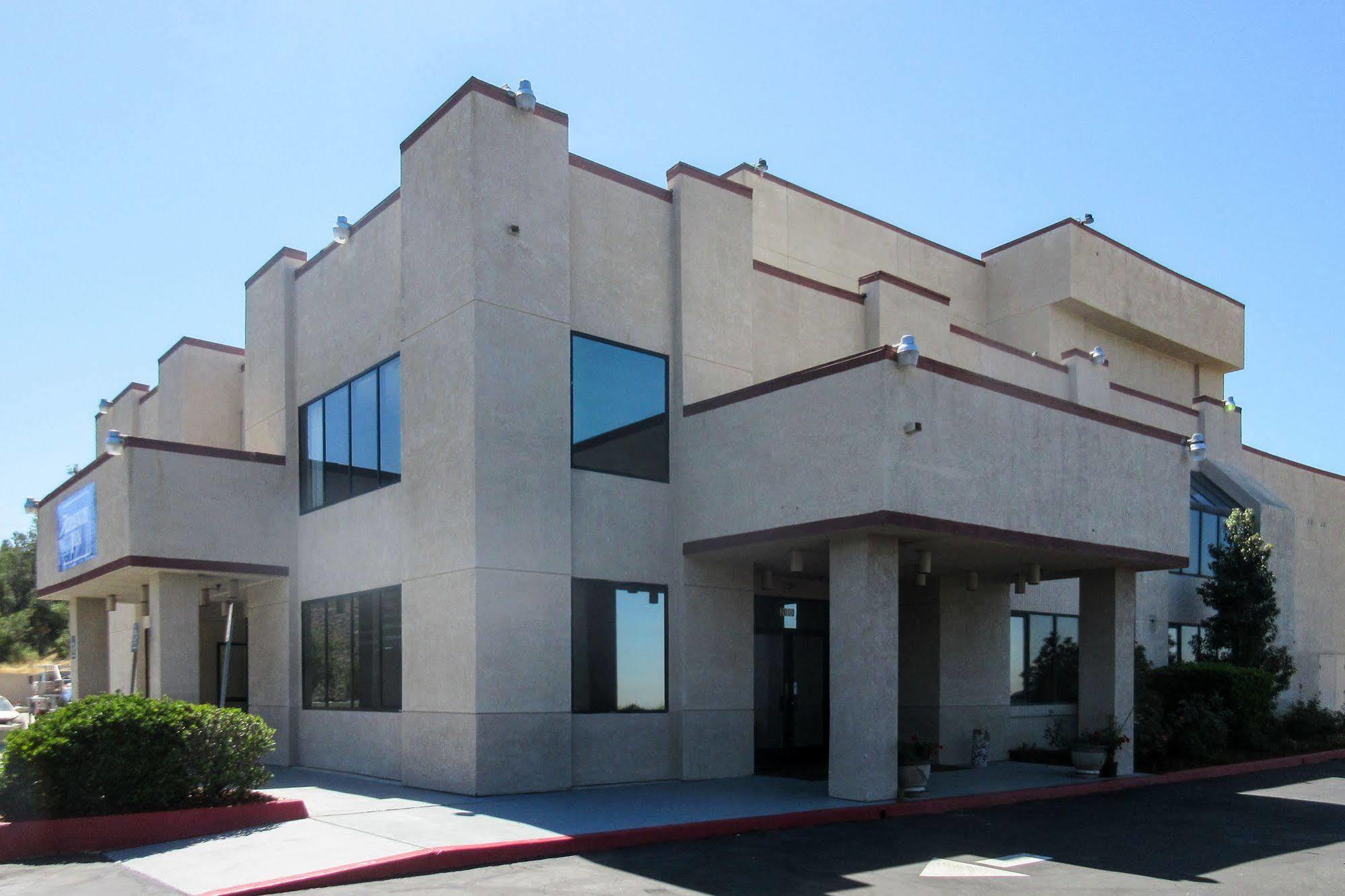 San Bernandino Inn & Suites サン・バーナディーノ エクステリア 写真