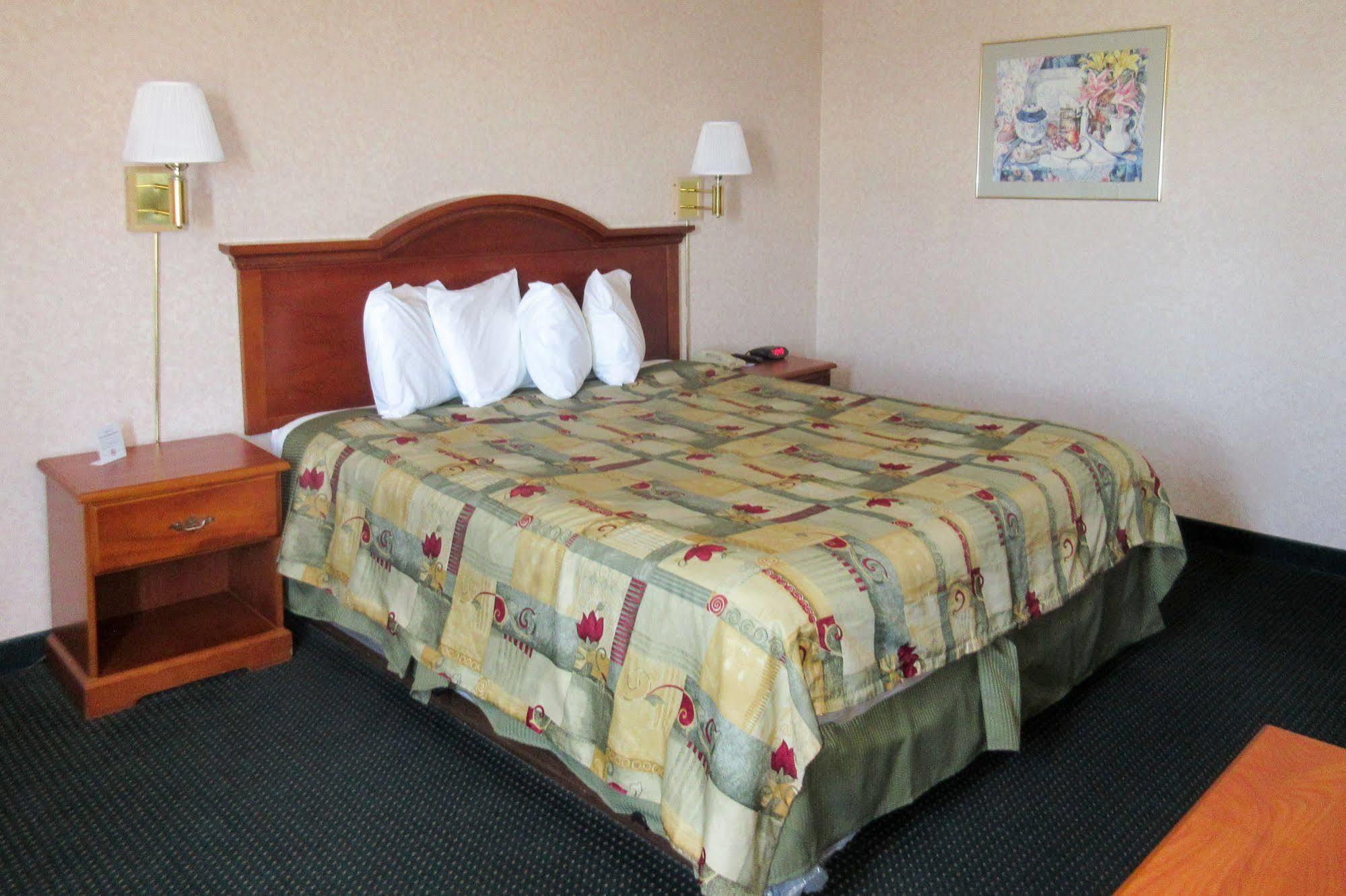 San Bernandino Inn & Suites サン・バーナディーノ エクステリア 写真