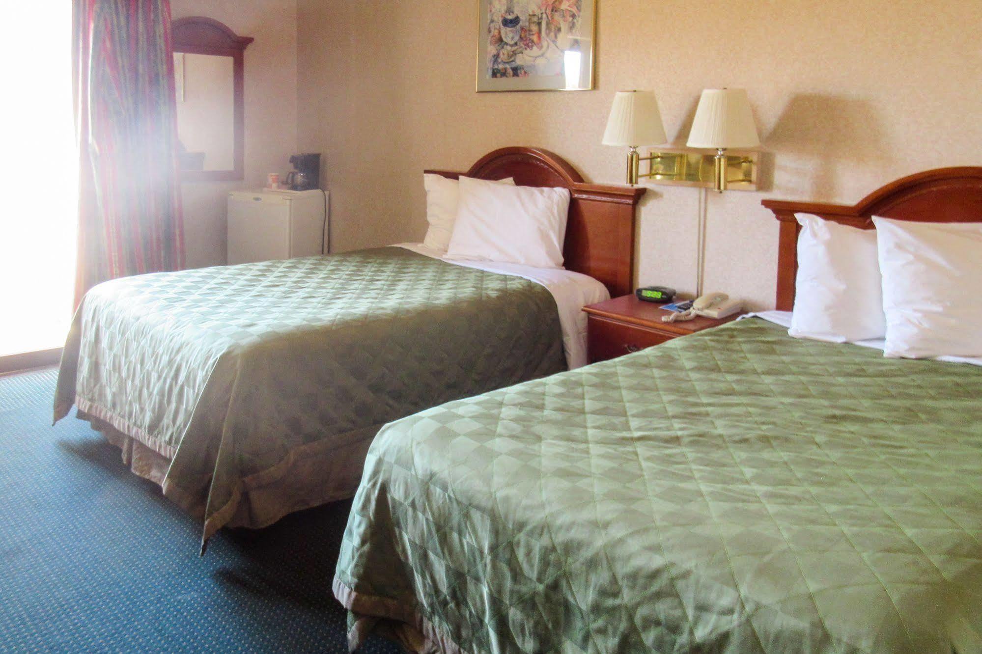 San Bernandino Inn & Suites サン・バーナディーノ エクステリア 写真