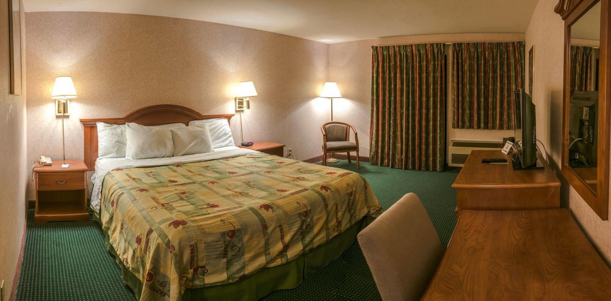 San Bernandino Inn & Suites サン・バーナディーノ エクステリア 写真