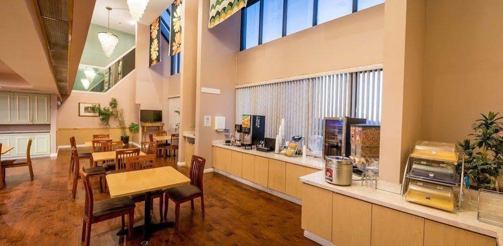 San Bernandino Inn & Suites サン・バーナディーノ エクステリア 写真
