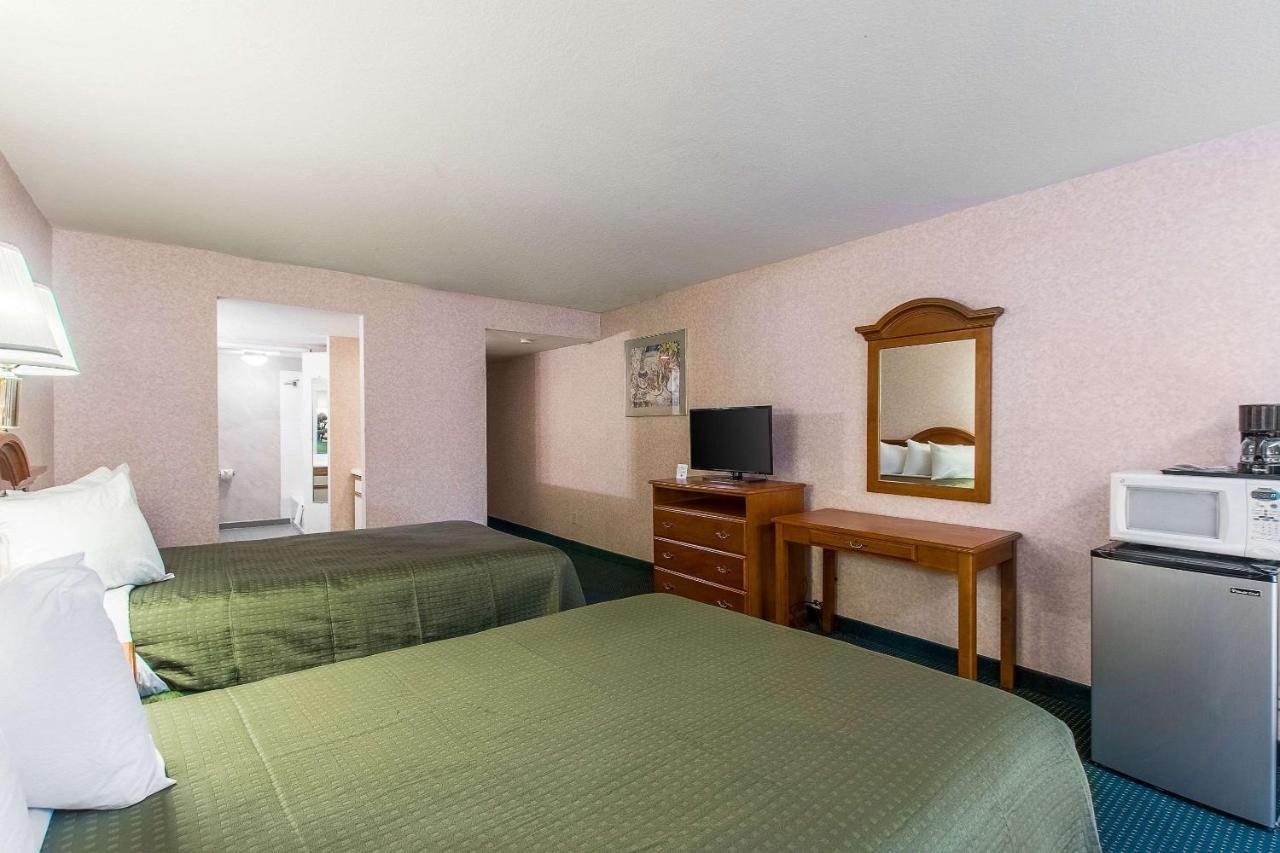 San Bernandino Inn & Suites サン・バーナディーノ エクステリア 写真