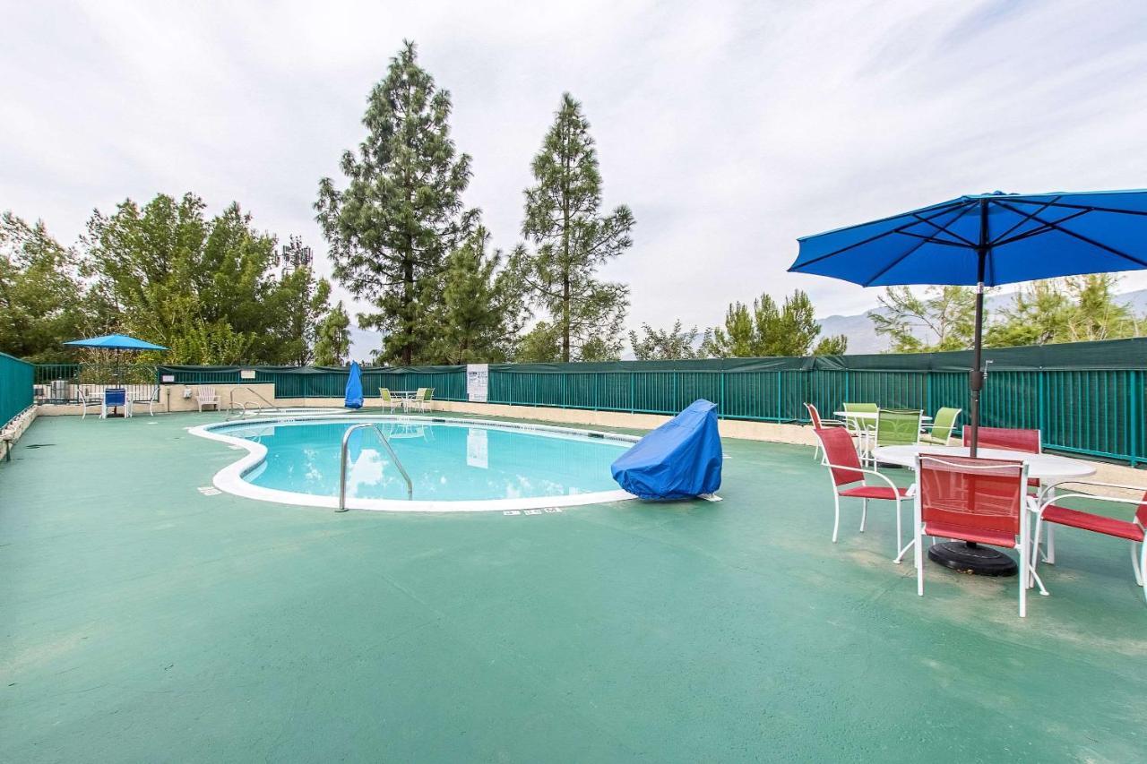 San Bernandino Inn & Suites サン・バーナディーノ エクステリア 写真