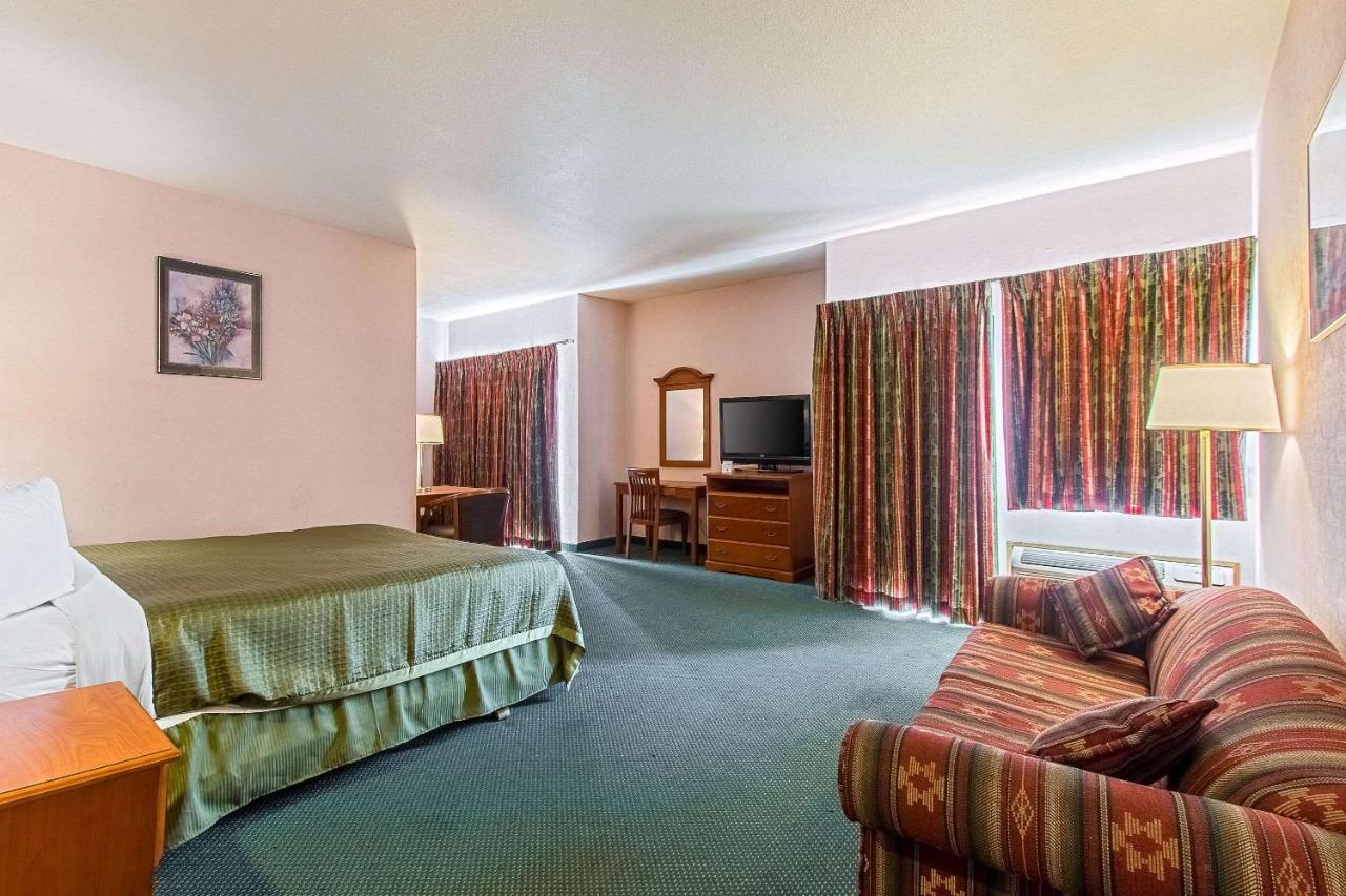 San Bernandino Inn & Suites サン・バーナディーノ エクステリア 写真
