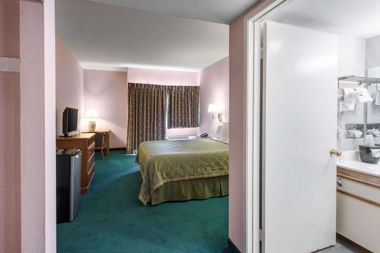 San Bernandino Inn & Suites サン・バーナディーノ エクステリア 写真