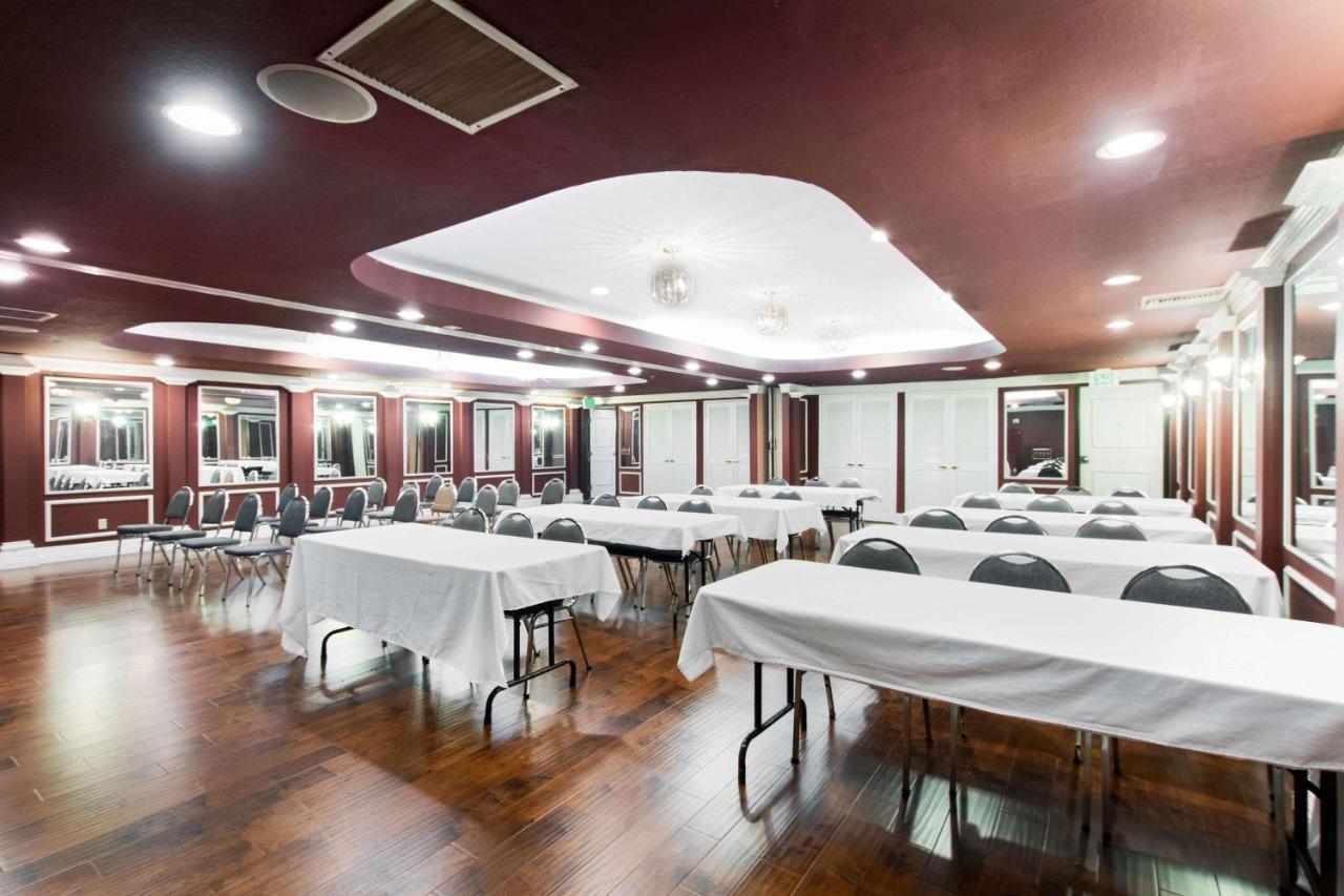 San Bernandino Inn & Suites サン・バーナディーノ エクステリア 写真