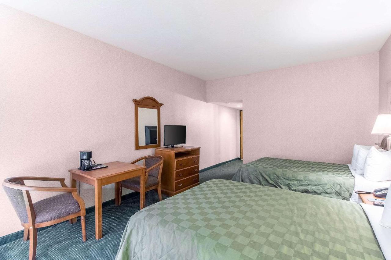 San Bernandino Inn & Suites サン・バーナディーノ エクステリア 写真
