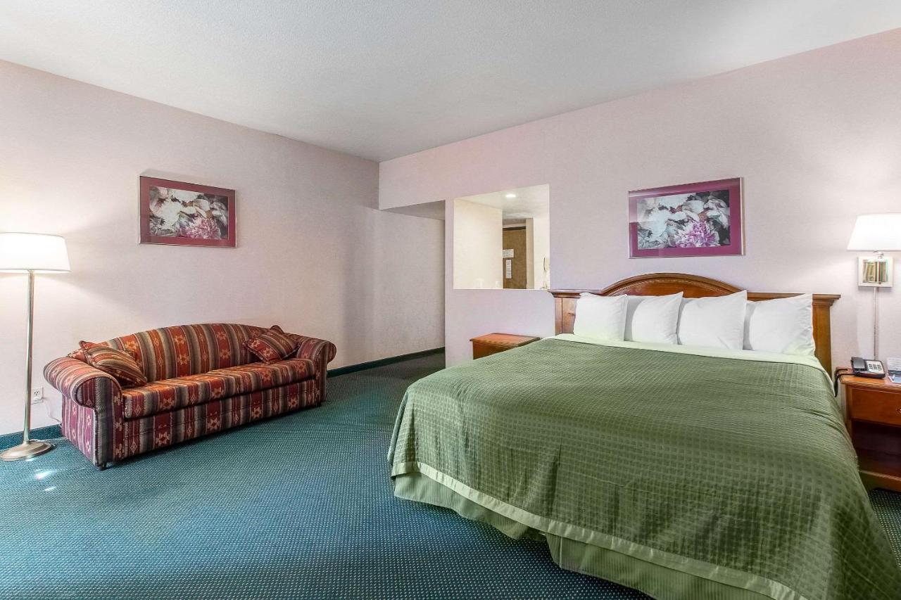 San Bernandino Inn & Suites サン・バーナディーノ エクステリア 写真